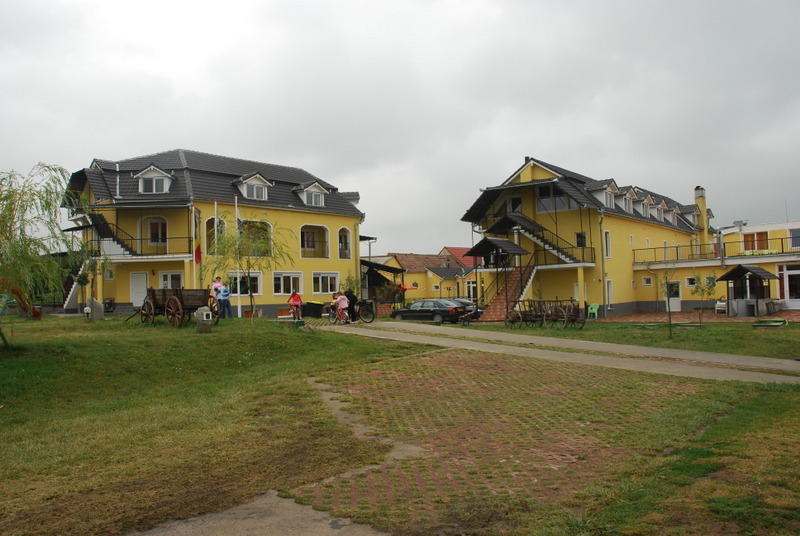 Pensiunea Poarta Oilor Girbova Exterior photo